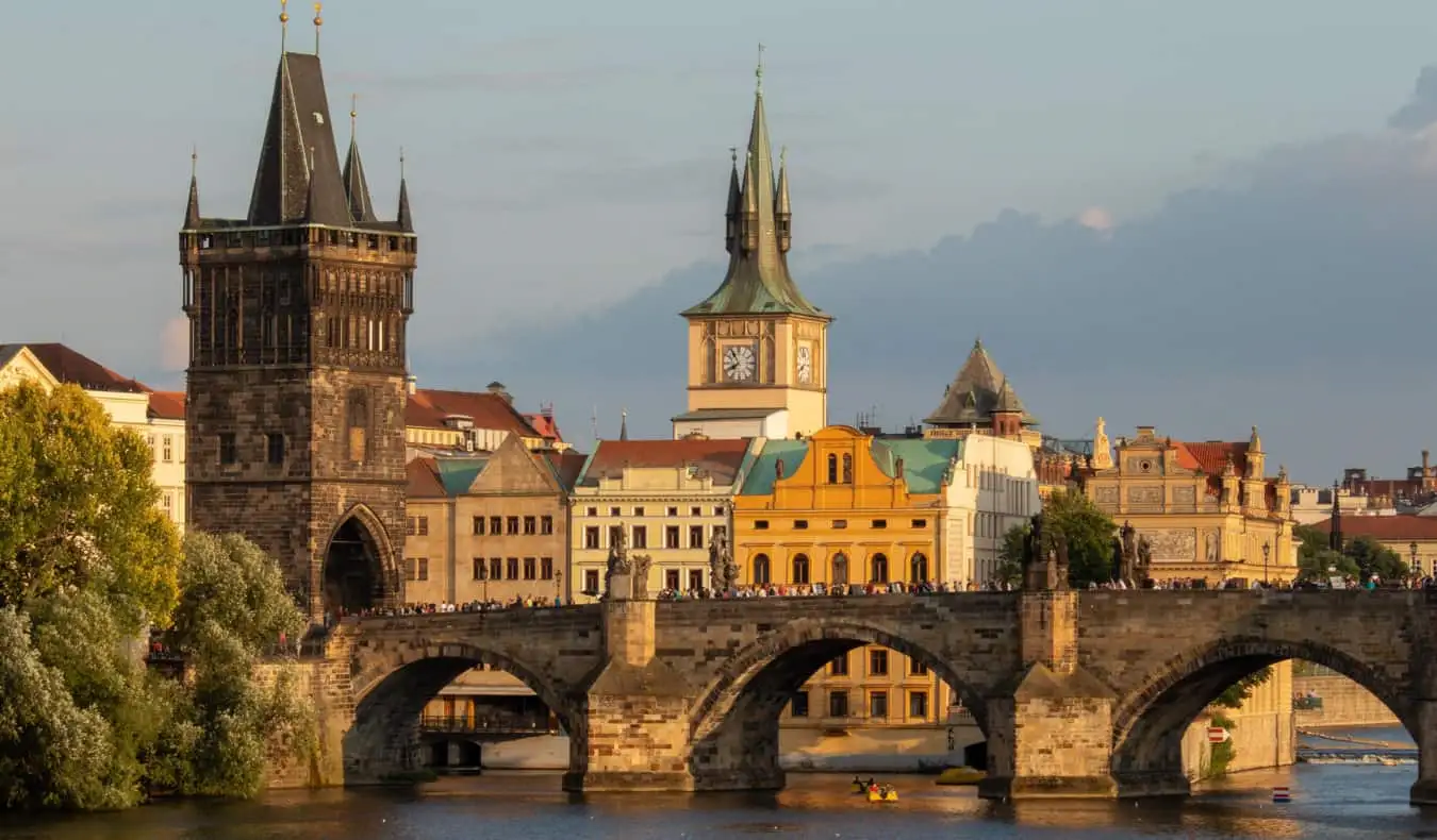 Cakrawala indah Kota Tua di Praha, Czechia