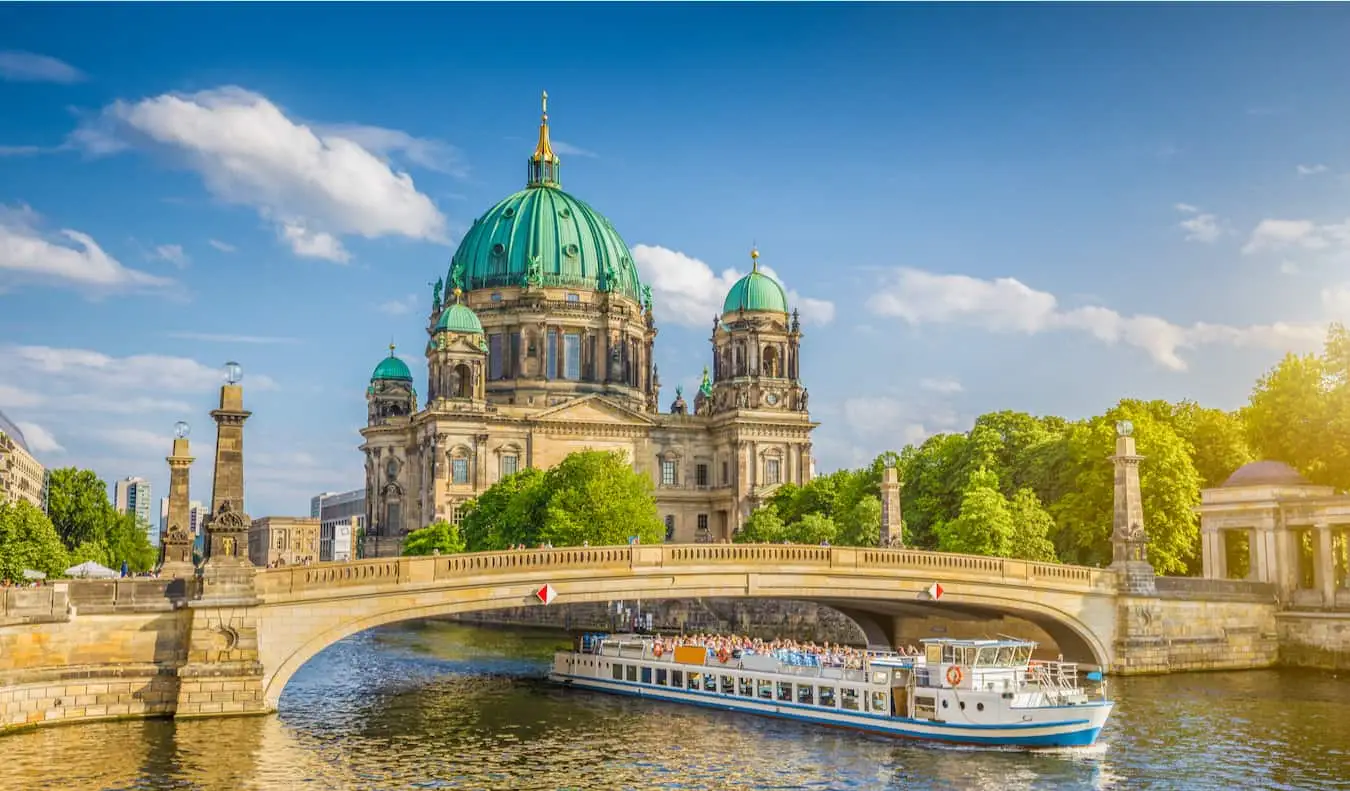 Berlin, Almanya'daki Müze Adası'ndaki ünlü Berlin Katedrali