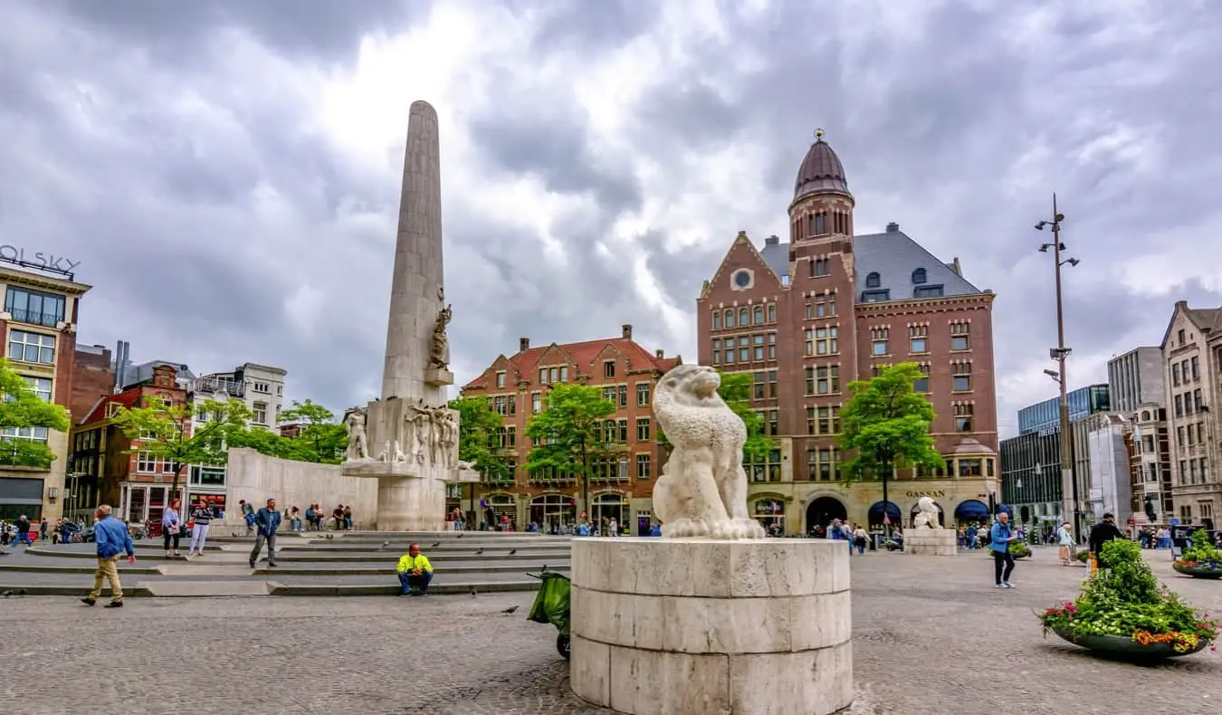 Cartierul central plin de viață din Amsterdam, Țările de Jos