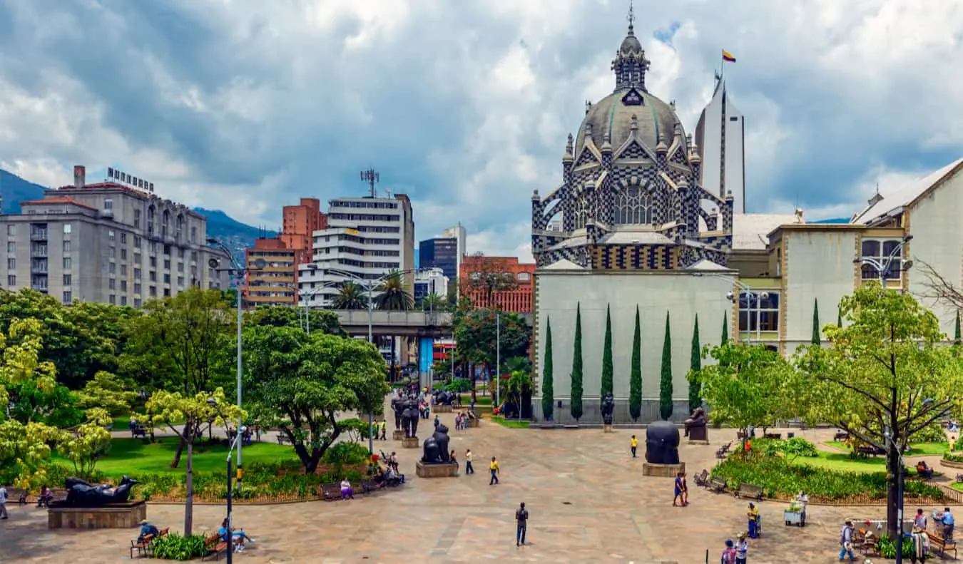 Kolombiya'nın Medellin Eski Kentindeki Botero Meydanı