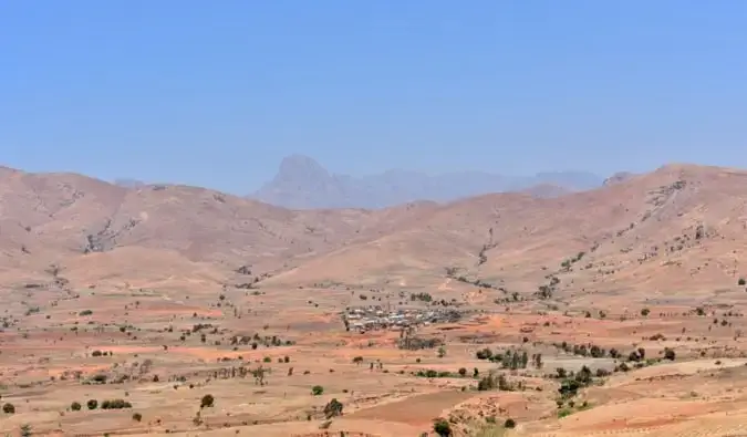 Een droge, dorre vallei in Madagaskar