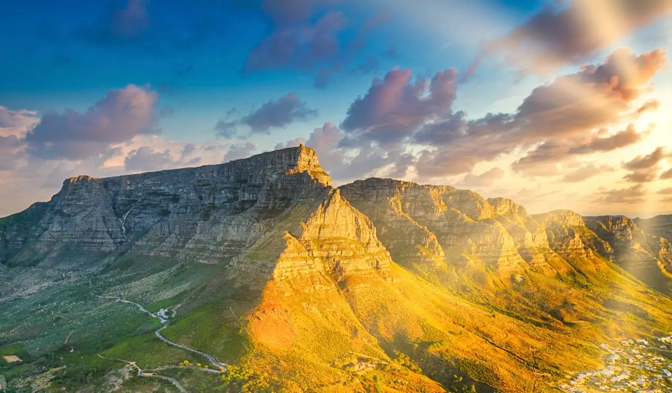 De enorme Tafelberg nabij de kust van Kaapstad, Zuid-Afrika