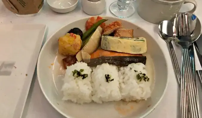 Colazione a bordo della Singapore Airlines