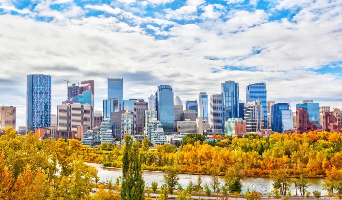 Týčiace sa panoráma Calgary, Alberta, Kanada na jeseň