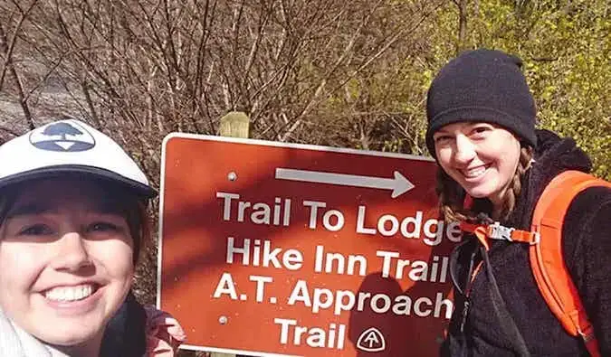 Caroline Eubanks sul sentiero di avvicinamento dell'Appalachian Trail