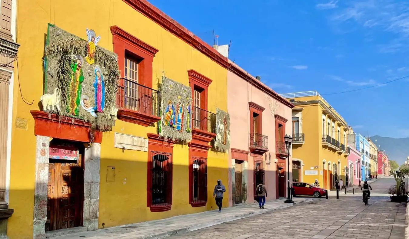 Oaxaca, Meksika'nın renkli binaları