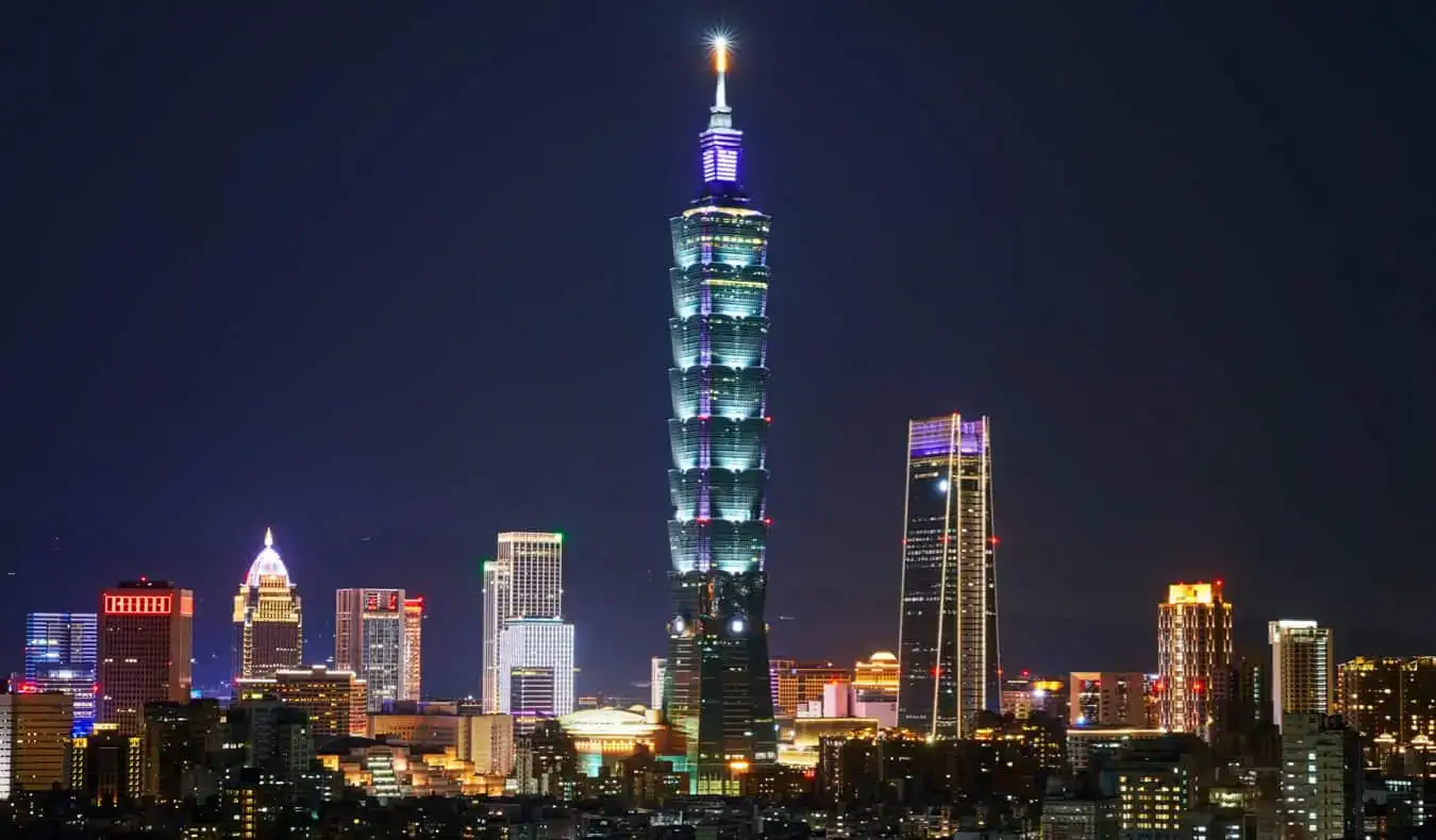 Taipei 101 sa Taiwan sa takipsilim