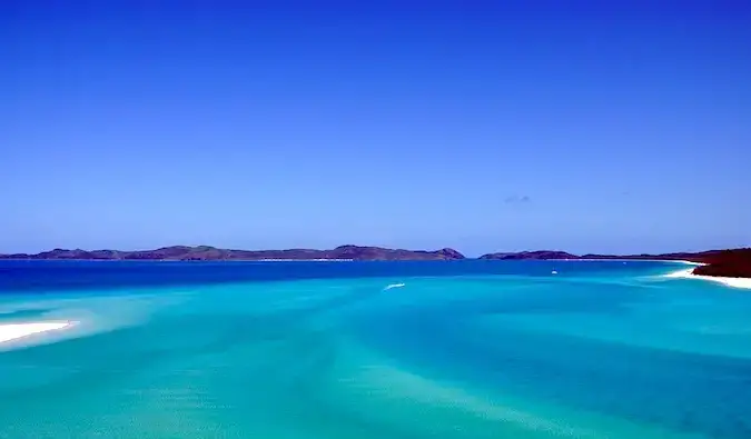 En vy över de natursköna Whitsundayöarna i Australien