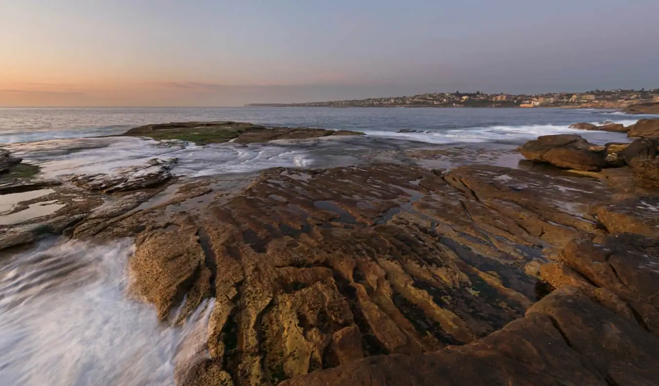 Sydneyn, Australian, karut kalliot ja rannikko