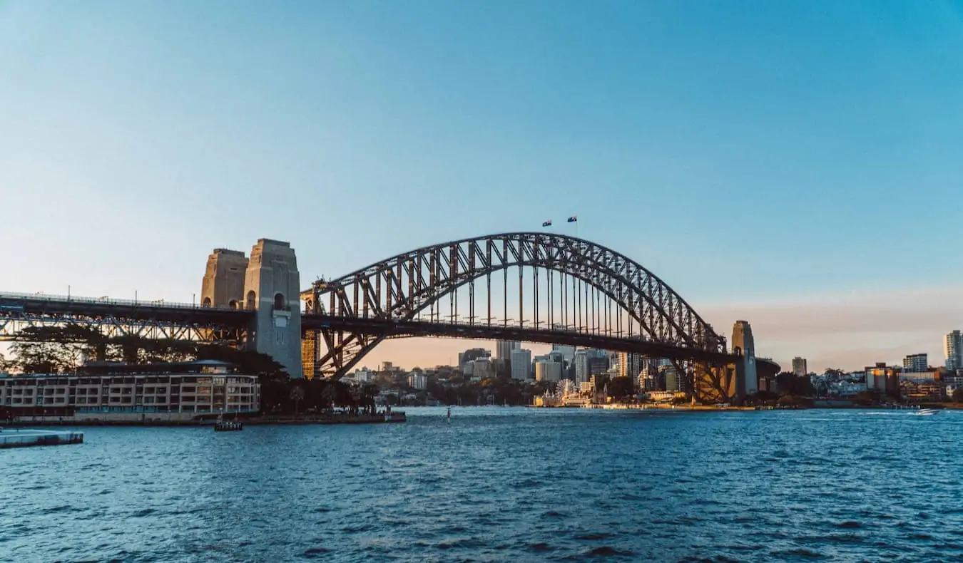 Operahuset i Sydney, Australien under en farverig solnedgang