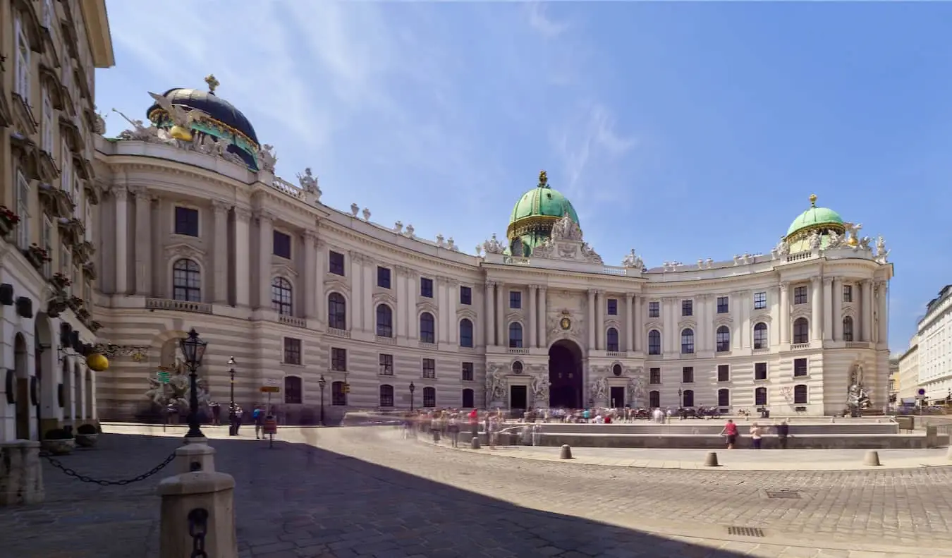 A Hofburg-palota a történelmi Bécsben, Ausztriában