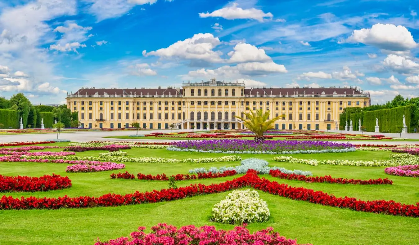 Schönbrunn Palace, en enorm keiserlig bygning i Wien, Østerrike