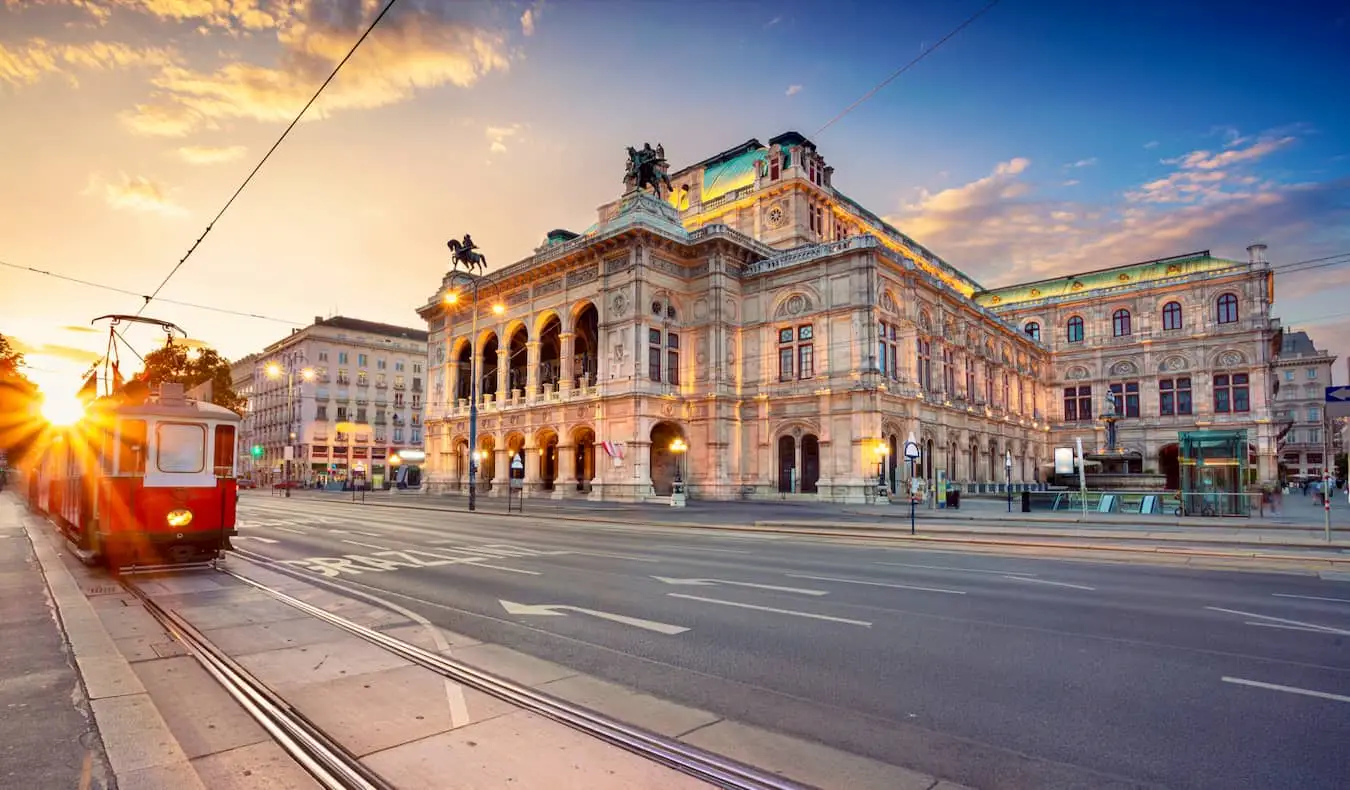 Frumoasa clădire a operei de stat din Viena, Austria