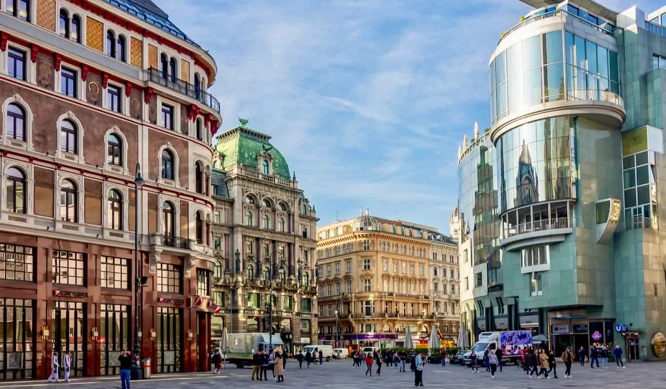 En solrik dag i sentrum av vakre og historiske Wien, Østerrike