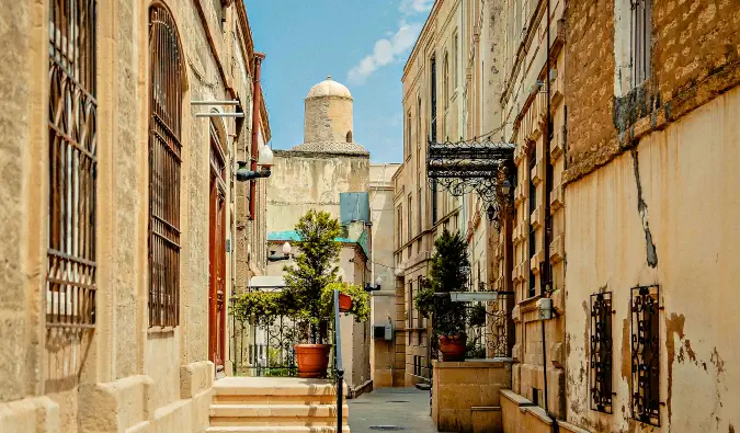 jalan-jalan yang cantik di Baku, Azerbaijan di kawasan perumahan di bandar