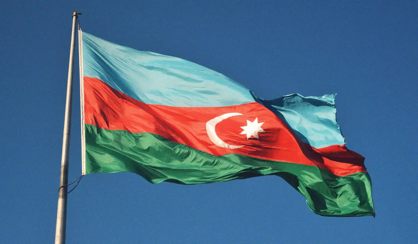 Lá cờ Azerbaijan tung bay trong gió