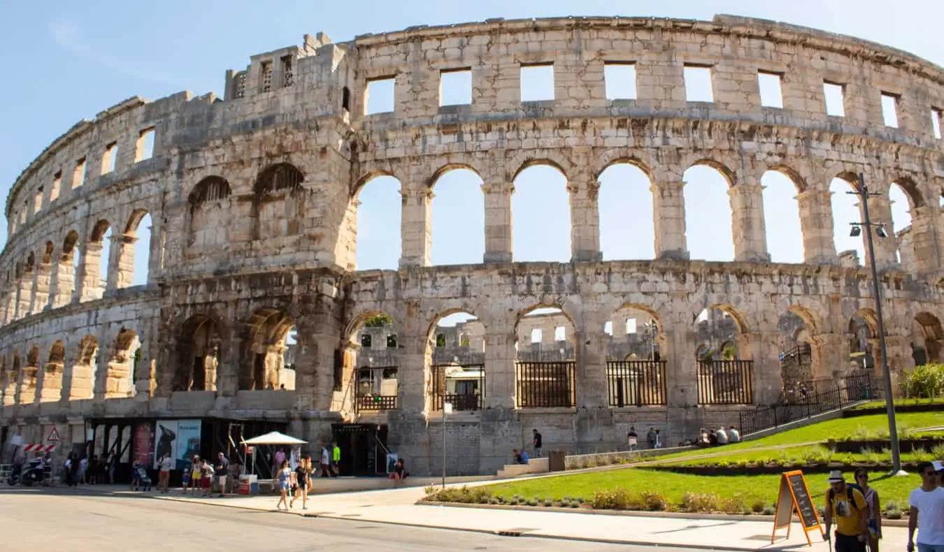 L'antic amfiteatre romà de Pula, Croàcia a la península d'Ístria