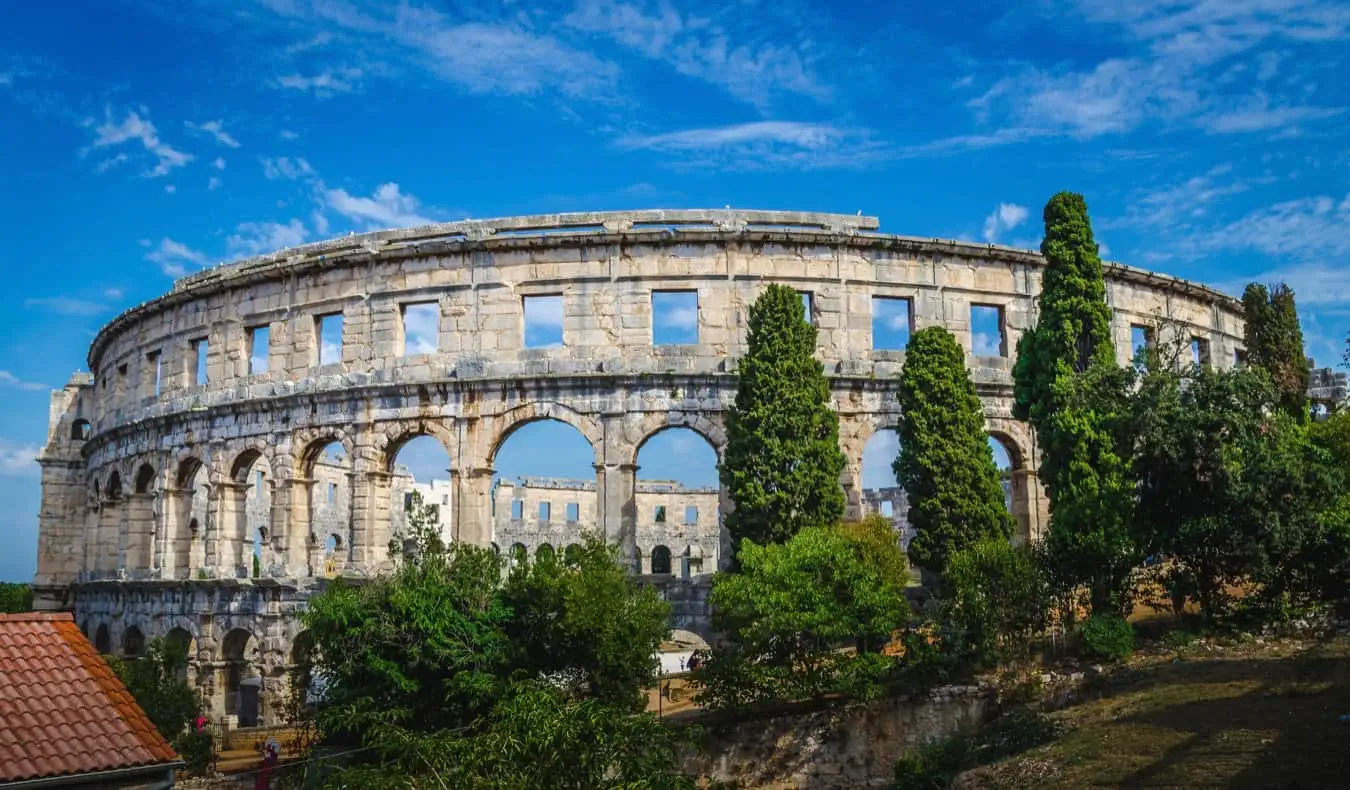 Az ősi és tornyos Colosseum Pulában, Horvátországban