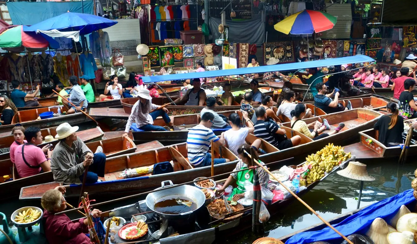 Chợ nổi sầm uất ở Bangkok, Thái Lan