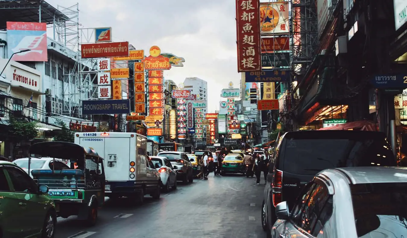 Chinatown yang sibuk di Bangkok, Thailand