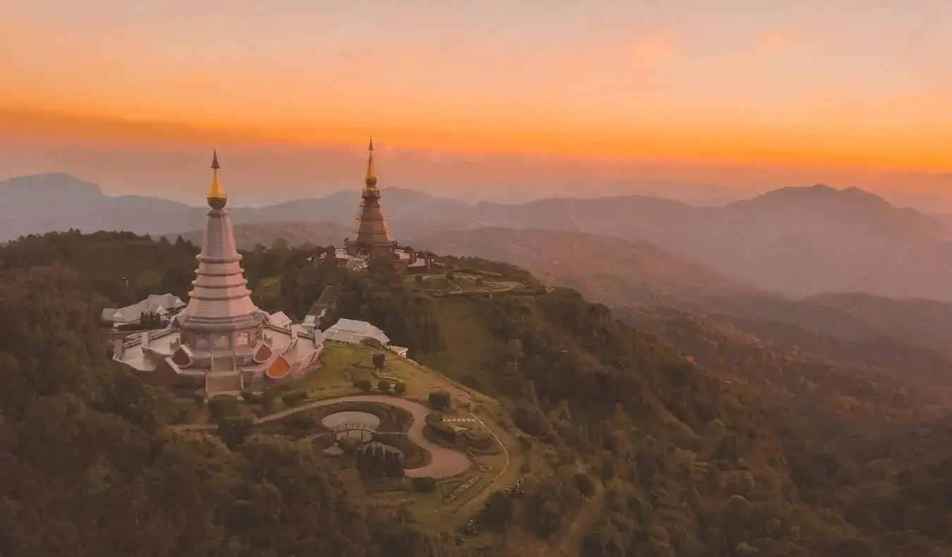 Matahari terbit yang indah di Chaing Mai, Thailand