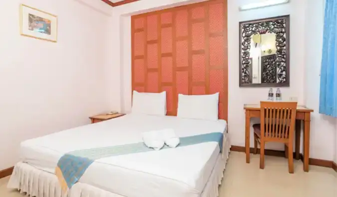 Kamar dasar dengan tempat tidur ganda di New Siam Guesthouse III