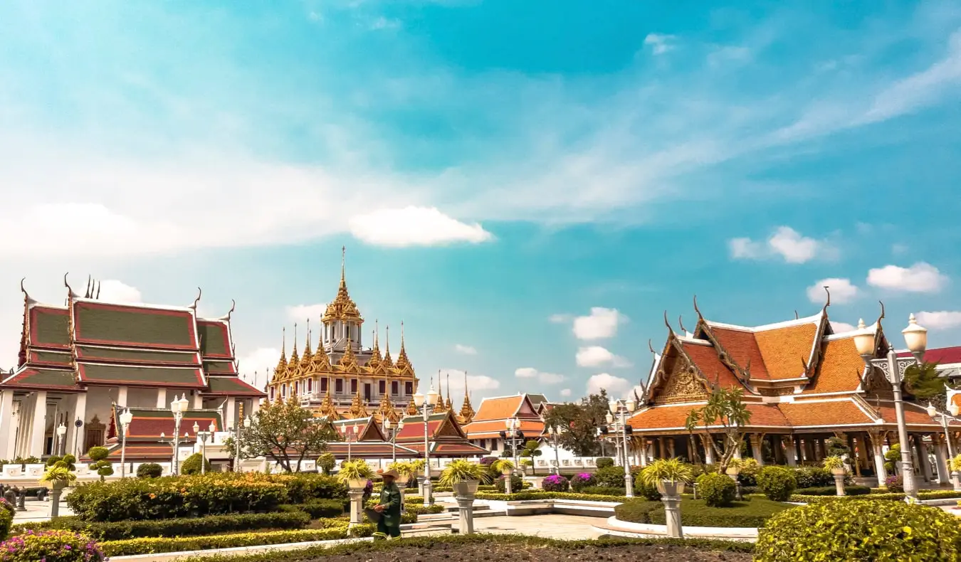 Et av de mange vakre templene i Bangkok, Thailand