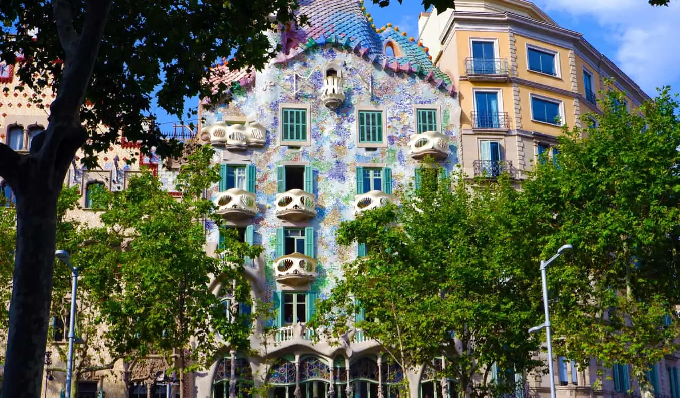 O exterior colorido do Caso Batlló em Barcelona Espanha