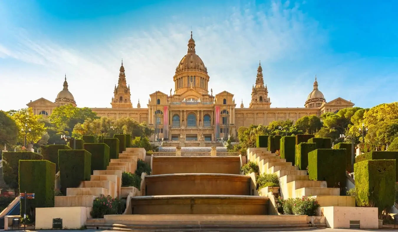 Národní muzeum na kopci Montjuïc v Barceloně, Španělsko