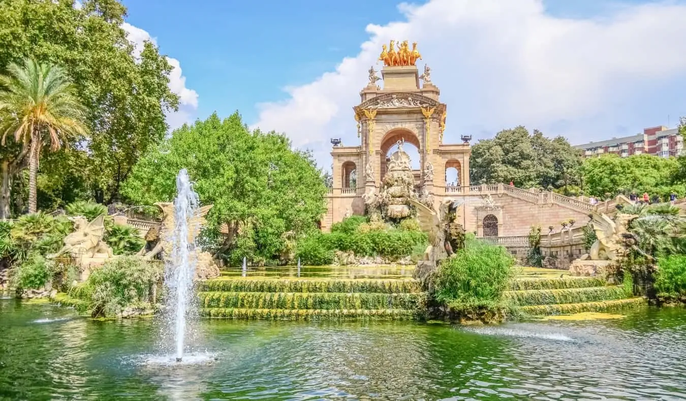 Složitě navržená fontána v parku Parc de la Ciutadella v Barceloně, Španělsko