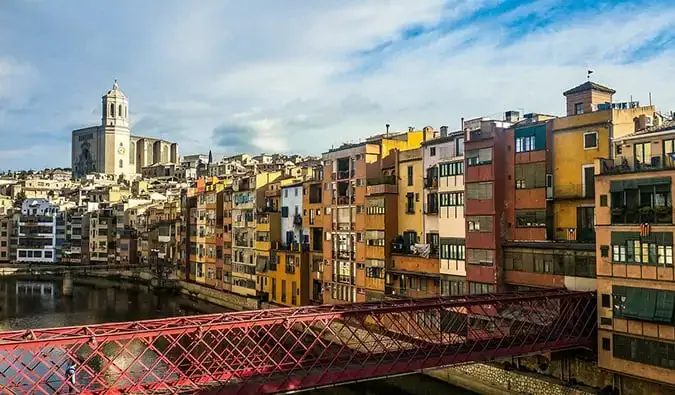 Girona, aivan Barcelonan ulkopuolella