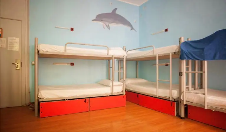 Kamar asrama Mediterranean Youth Hostel di Barcelona, ​​Spanyol