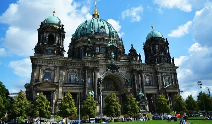 Berliini linna massiivne katedraal nimega The Berliner Dom