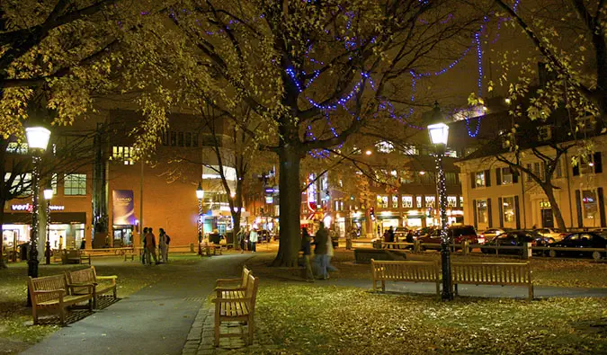 Harvard Meydanı, Boston'da geceleri gidilecek yer