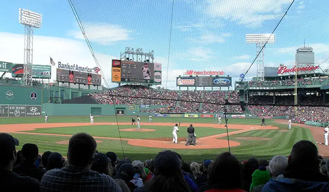 assistindo a um jogo de beisebol em Boston