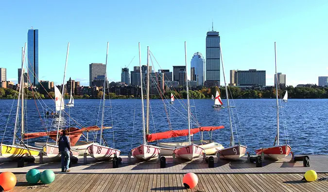 Blauer Himmel über Boston