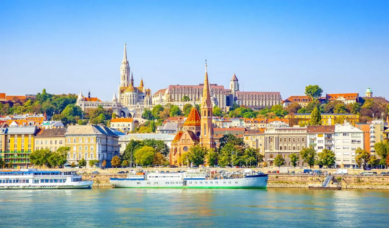 nhìn ra thành phố Budapest, Hungary vào ban ngày