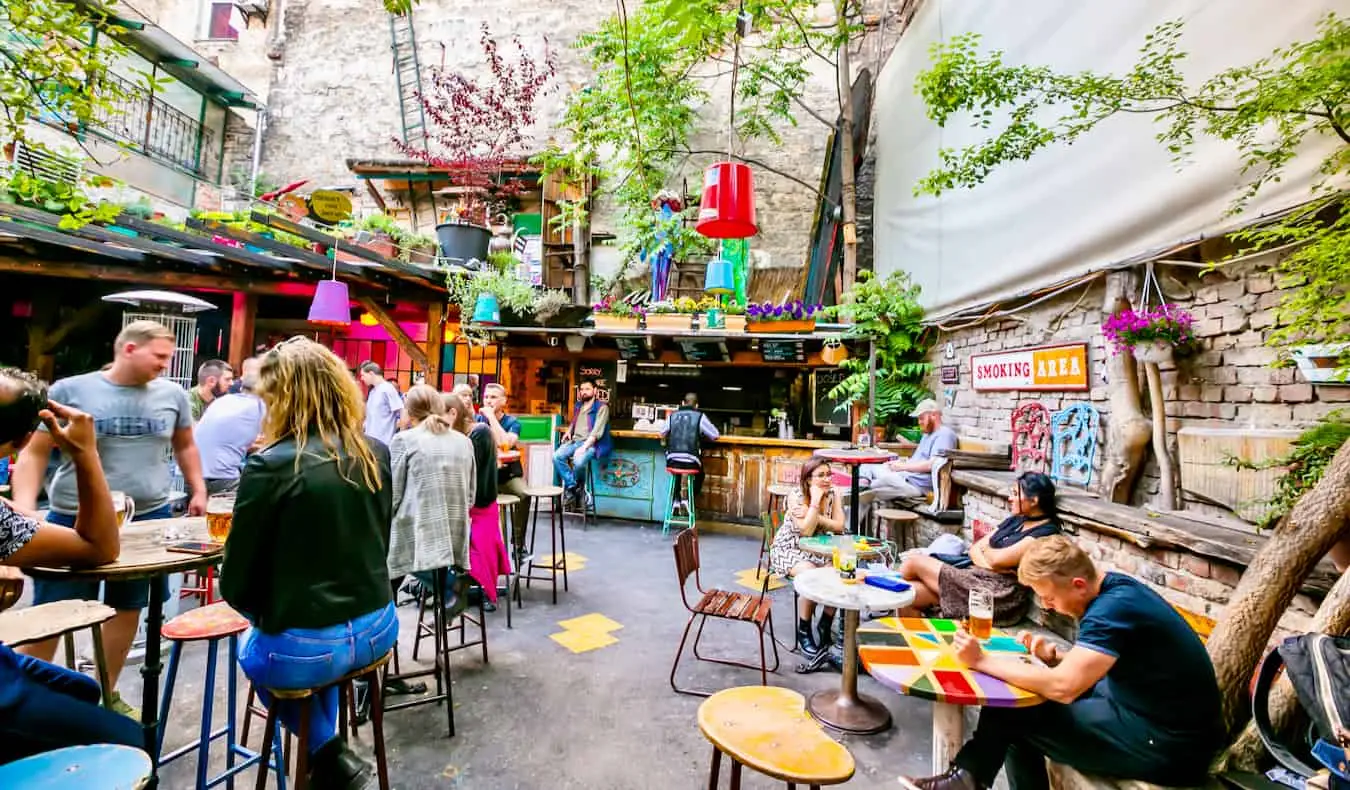 Bar Runtuhan Terbaik di Budapest