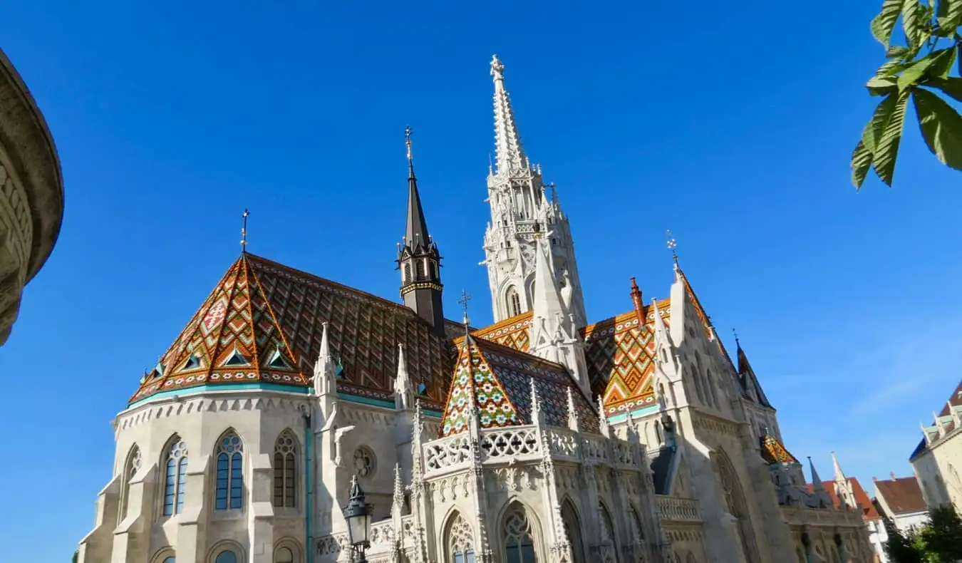 Ngoại thất nổi tiếng của Nhà thờ Matthias ở Budapest, Hungary