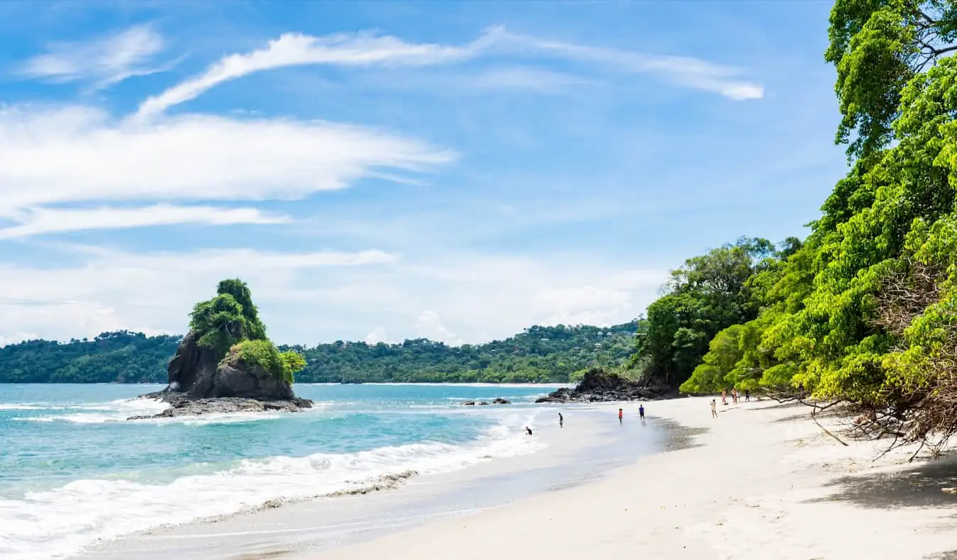 Pantai menakjubkan di Taman Nasional Corcovado di Kosta Rika