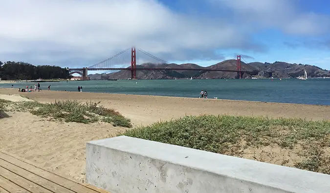 Tanawin ng karagatan mula sa Crissy Field, isang magandang lugar para mangisda sa California