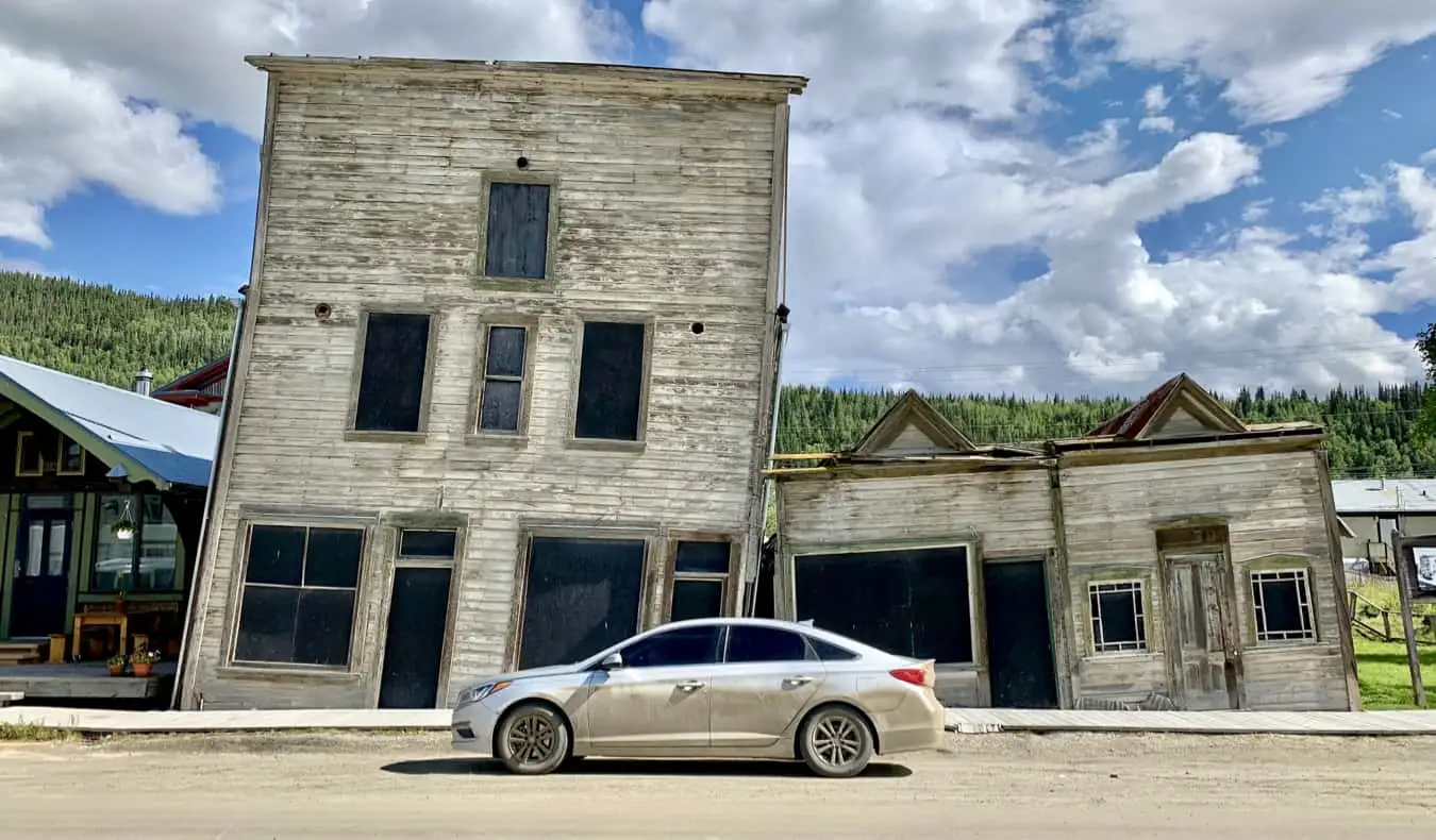 Dawson City, Yukon, Kanada'daki Öpüşen Binalar