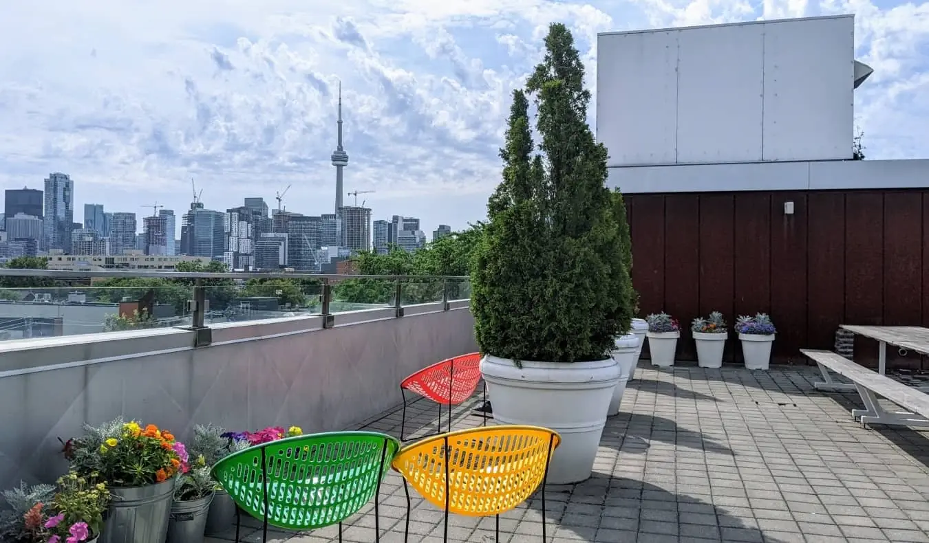 En vacker pastellhimmel över stadssilhuetten i Toronto, Ontario på stranden av Lake Ontario