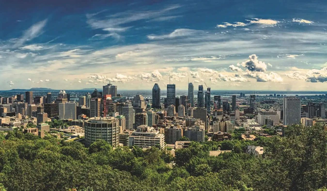 Orizontul orașului Montreal, Canada vara