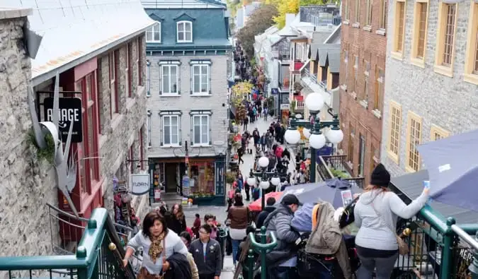 una bulliciosa ciutat de Quebec