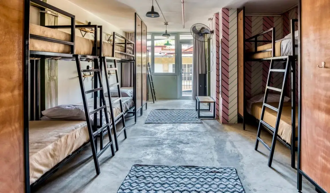 Et elegant og rummeligt kollegieværelse i Selina Casco Viejo hostel i Panama City