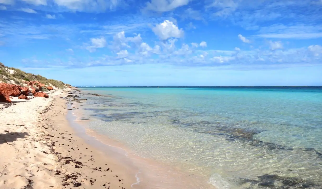 En afslappende strand i Coral Bay, Australien