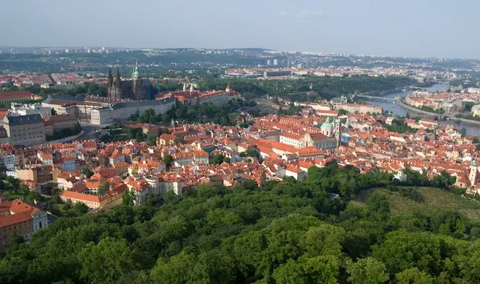 udsigt over Prag fra Petrin Park