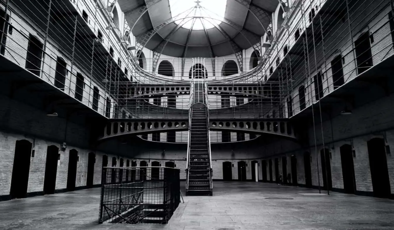 Un célèbre château de Dublin lors d'une journée d'été ensoleillée à Dublin, en Irlande