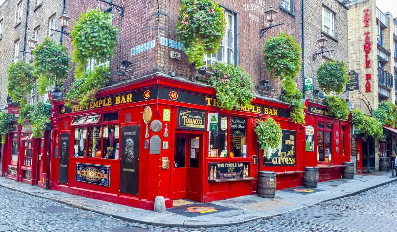 alte Bücher im Trinity College in Dublin